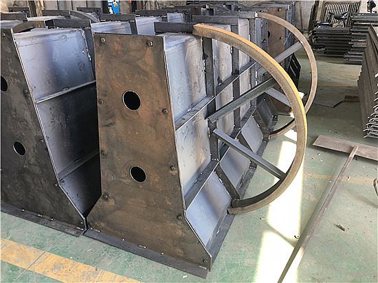 防撞墻模具、隔離墩模具的技術(shù)支持