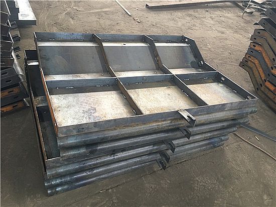 公路防撞墻模具主要技術(shù)特點(diǎn)