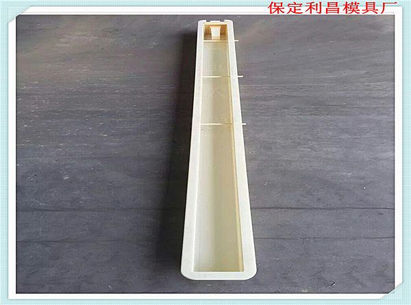 立柱模具_鐵絲網(wǎng)立柱模具介紹