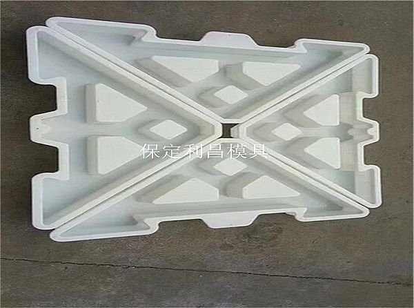 大三角聯(lián)鎖式護(hù)坡模具