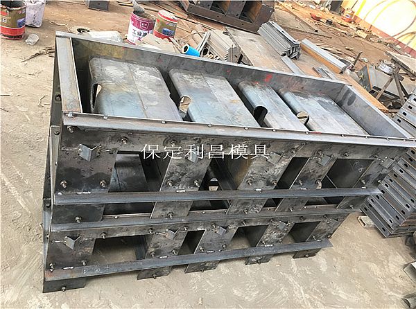 橋梁電纜槽模具如何滿足鐵路工程建設