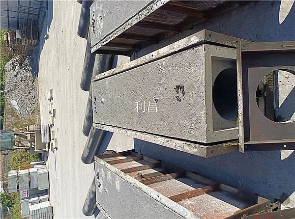 高速公路排水溝模具_(dá)簡(jiǎn)介