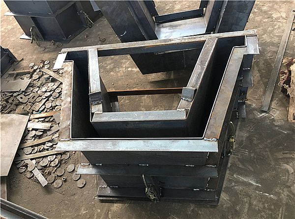 泄水槽模具_(dá)簡(jiǎn)介