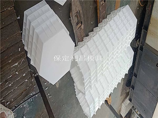 混凝土護(hù)坡模具_(dá)基本介紹