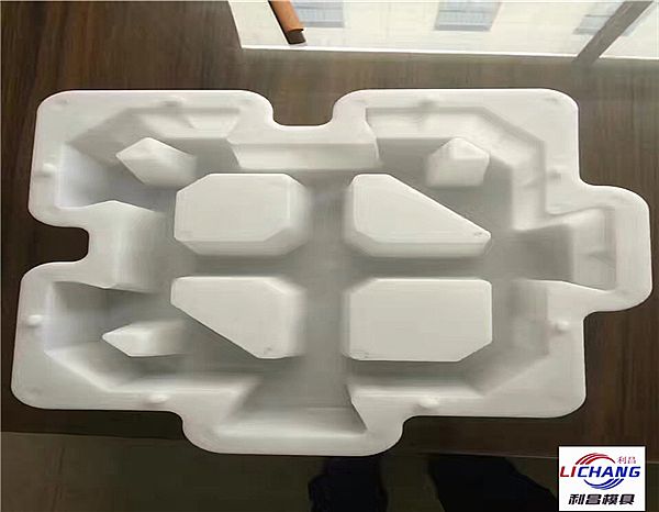 聯(lián)鎖型護(hù)坡模具_(dá)簡(jiǎn)介