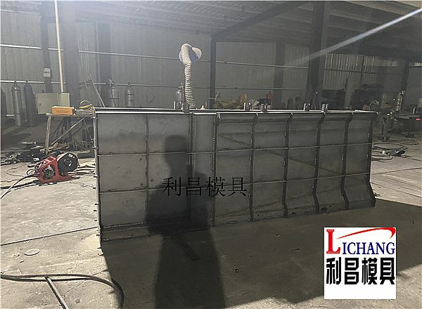 過渡翼墻模板？護(hù)欄工程必備！