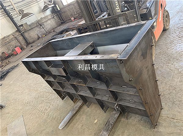 裝配式圍擋基礎(chǔ)模具_(dá)簡介